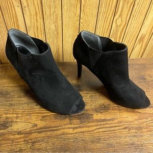 Unisa peep toe booties